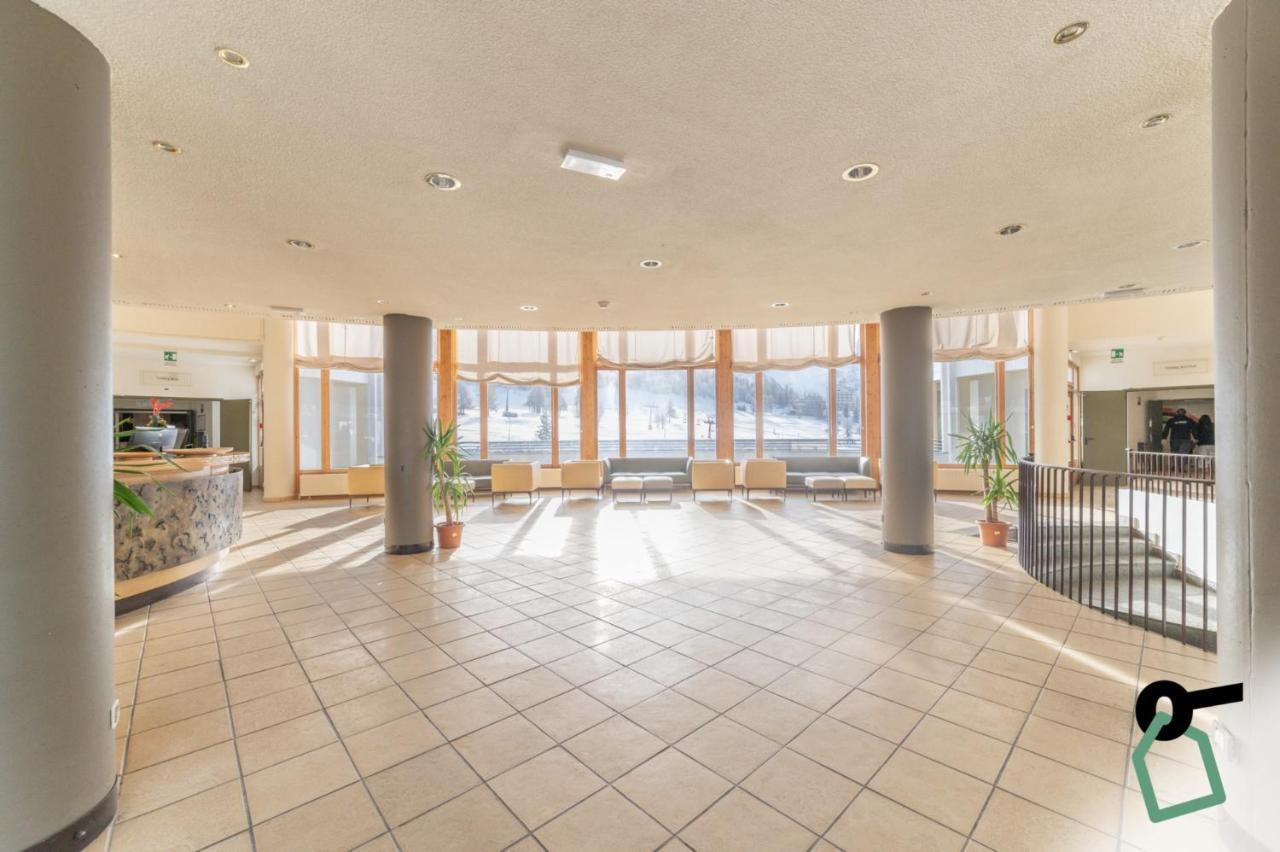 Hotiday Hotel Sestriere Bagian luar foto
