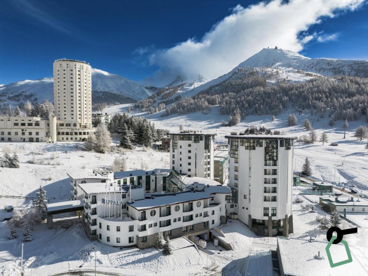 Hotiday Hotel Sestriere Bagian luar foto