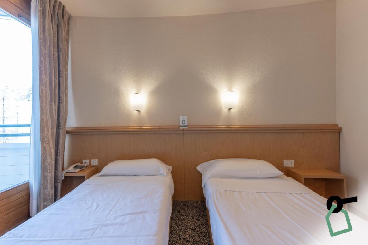 Hotiday Hotel Sestriere Bagian luar foto