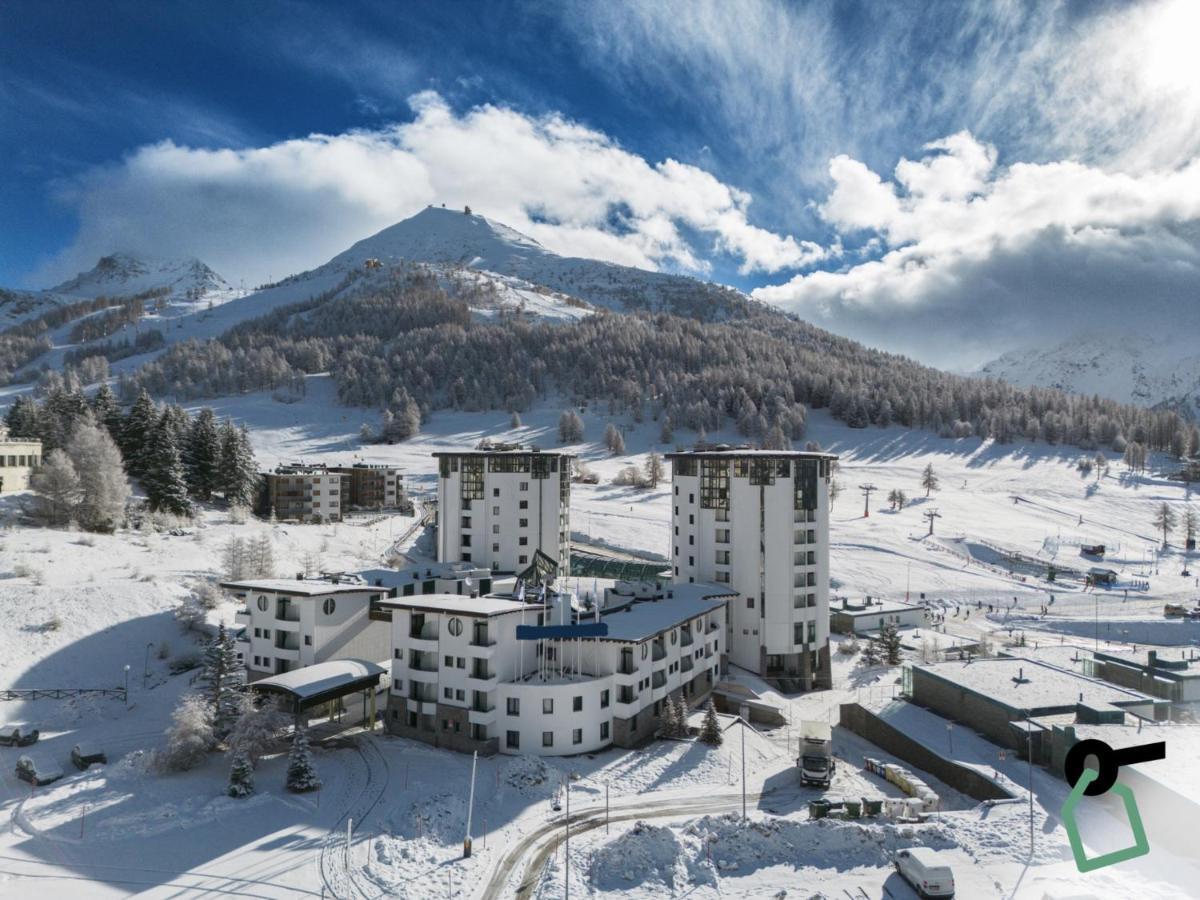 Hotiday Hotel Sestriere Bagian luar foto