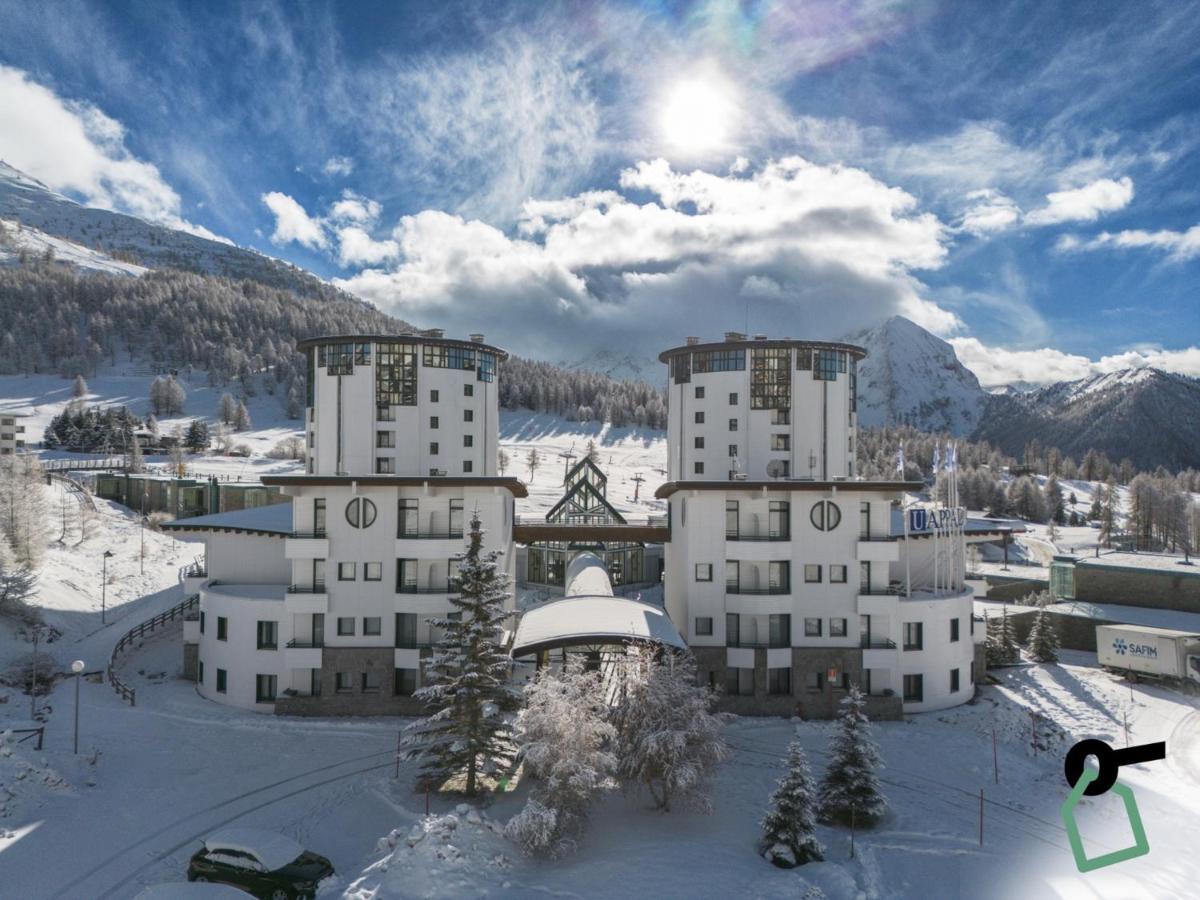 Hotiday Hotel Sestriere Bagian luar foto