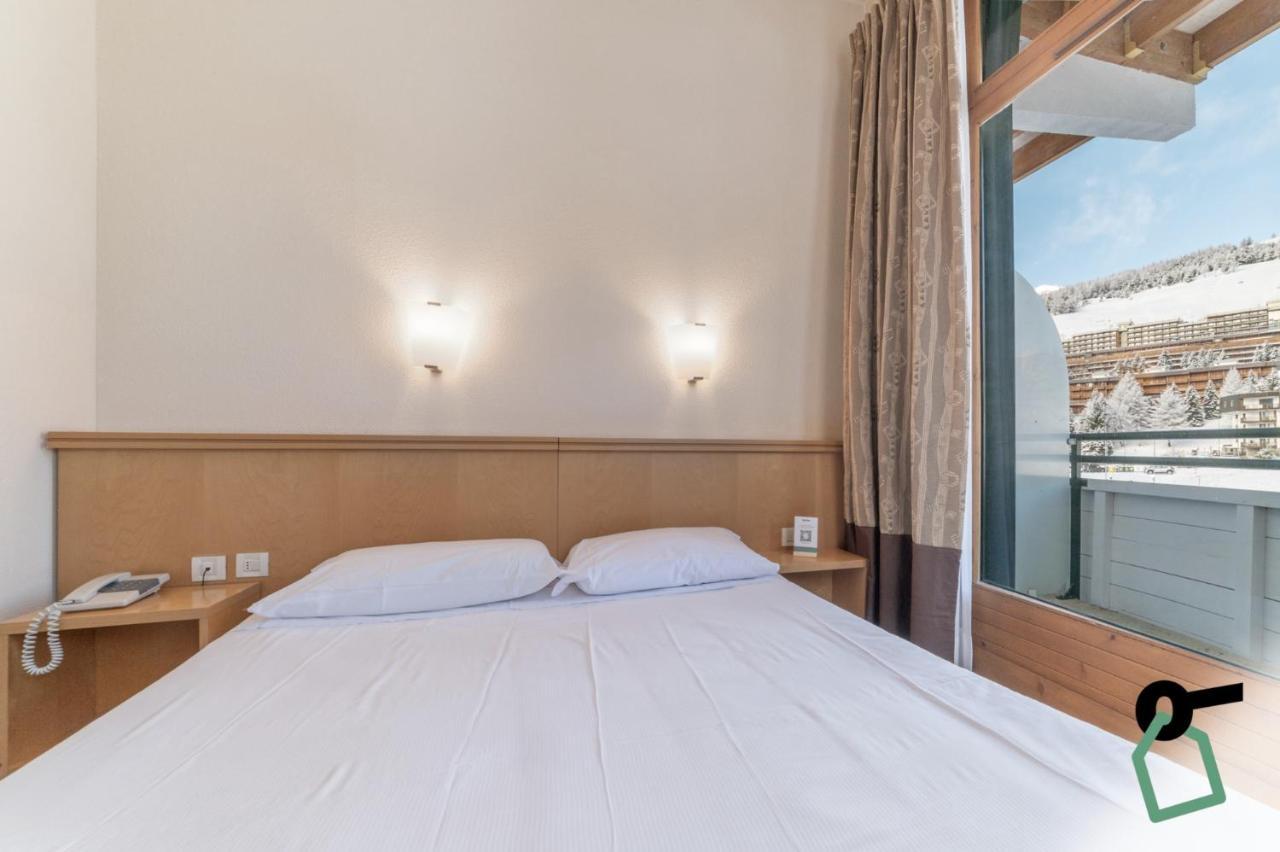 Hotiday Hotel Sestriere Bagian luar foto