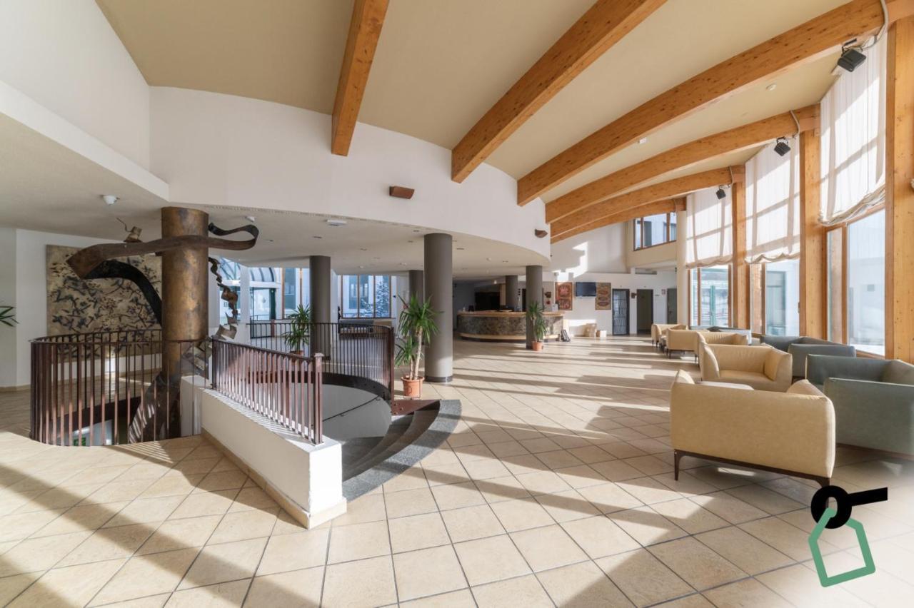 Hotiday Hotel Sestriere Bagian luar foto
